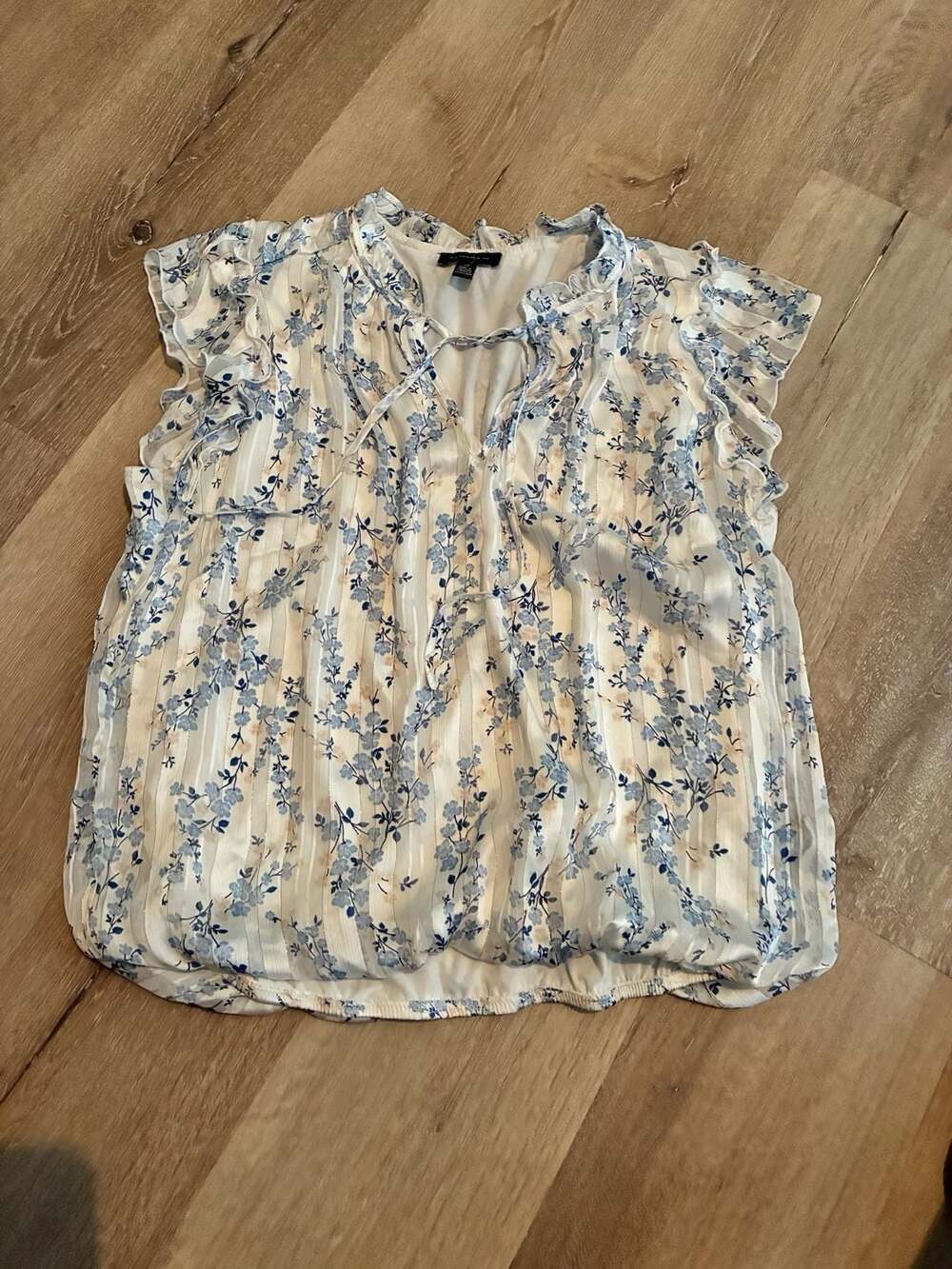 Tamara H. Blue and White Floral Ruffle Sleeveless Blouse Size L